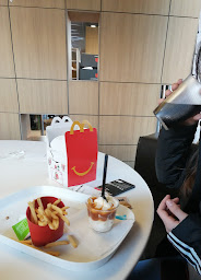 Photo n°14 de McDonald's à Beaucouzé ()