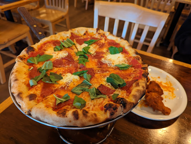 #1 best pizza place in Santa Cruz - Pizzeria Avanti
