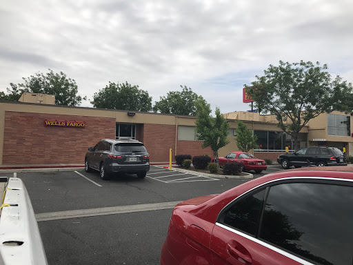 Wells Fargo Bank, 414 W Main St, Visalia, CA 93291, Bank