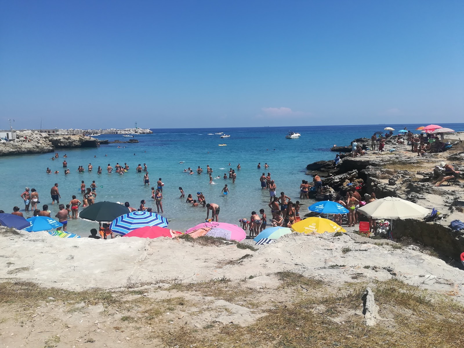 Spiaggia della Strosa'in fotoğrafı küçük koy ile birlikte