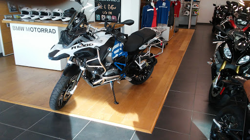 Motorcycle Dealer «BMW, Indian, and Slingshot Woodlands», reviews and photos, 198 Ed English Dr, Shenandoah, TX 77385, USA