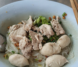 ล้ง ก๋วยเตี๋ยวเครื่องในหมู photo