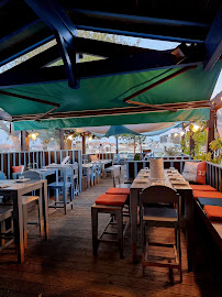 Atmosphère du Bar-restaurant à huîtres Les Petites Folies à Gujan-Mestras - n°4