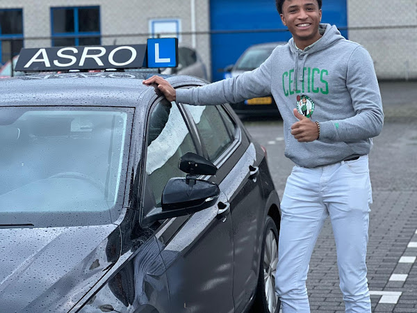 Review image by Axel Mpeti