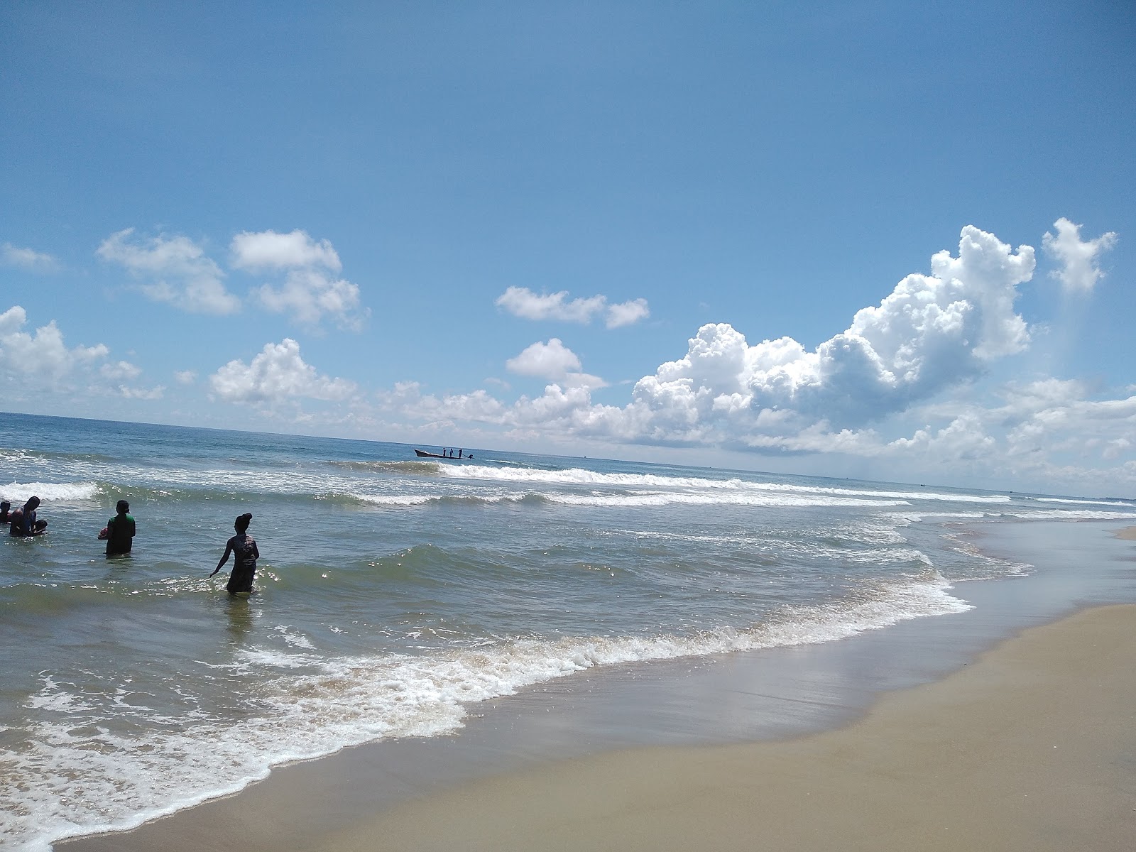 Nallavadu Beach'in fotoğrafı kısmen temiz temizlik seviyesi ile