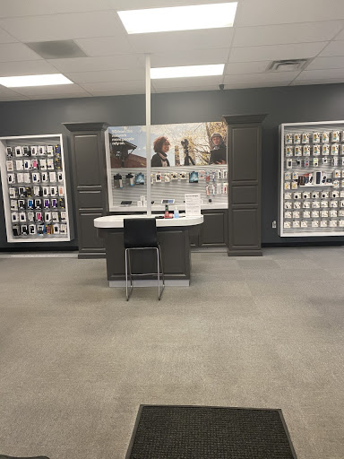Cell Phone Store «Verizon Authorized Retailer, TCC», reviews and photos, 6822 Walton Ln, Gloucester Courthouse, VA 23061, USA