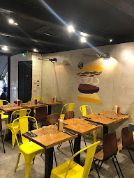 Photo n°26 de Burger Bar - La Maison du HanDBurger à Aix-en-Provence ()