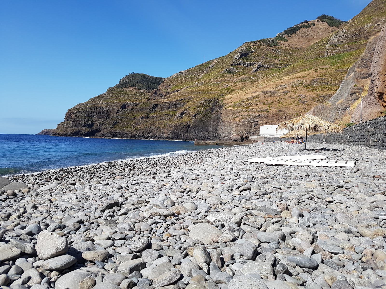 Foto von Praia da Ribeira de Natal mit felsiges gelände Oberfläche
