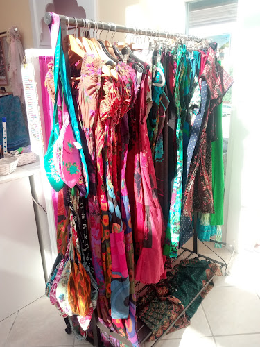 Opinii despre Krisnavölgyi ruha és ajándékbolt în Somogyvámos - Ruhabolt