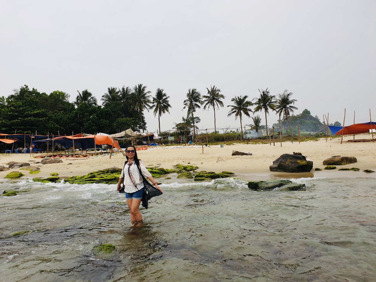Foto van Nam O Beach en de nederzetting
