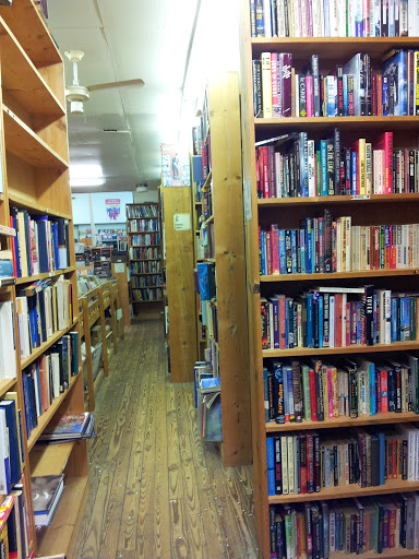Used Book Store «Books Do Furnish a Room», reviews and photos, 1809 W Markham Ave, Durham, NC 27705, USA