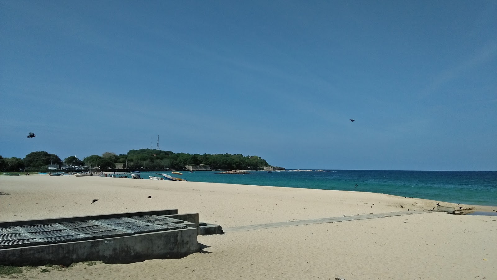 Public Beach Trincomalee'in fotoğrafı uzun koy ile birlikte