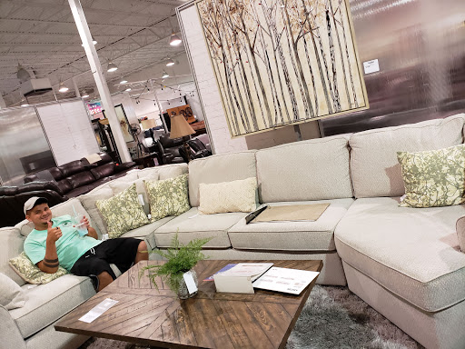 Furniture Store «Value City Furniture», reviews and photos, 945 E Lewis and Clark Pkwy, Clarksville, IN 47129, USA