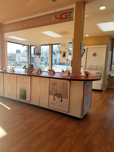 Cell Phone Store «Verizon Wireless and FiOS Retailer - IM Wireless», reviews and photos, 157 Main St, North Reading, MA 01864, USA