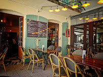 Atmosphère du Restaurant La Pointe Noire à Fontaine-de-Vaucluse - n°5