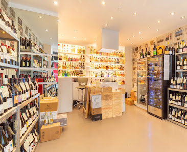 La Cave Lambert 9e - Caviste - Wineshop 34 R. des Martyrs, 75009 Paris, France