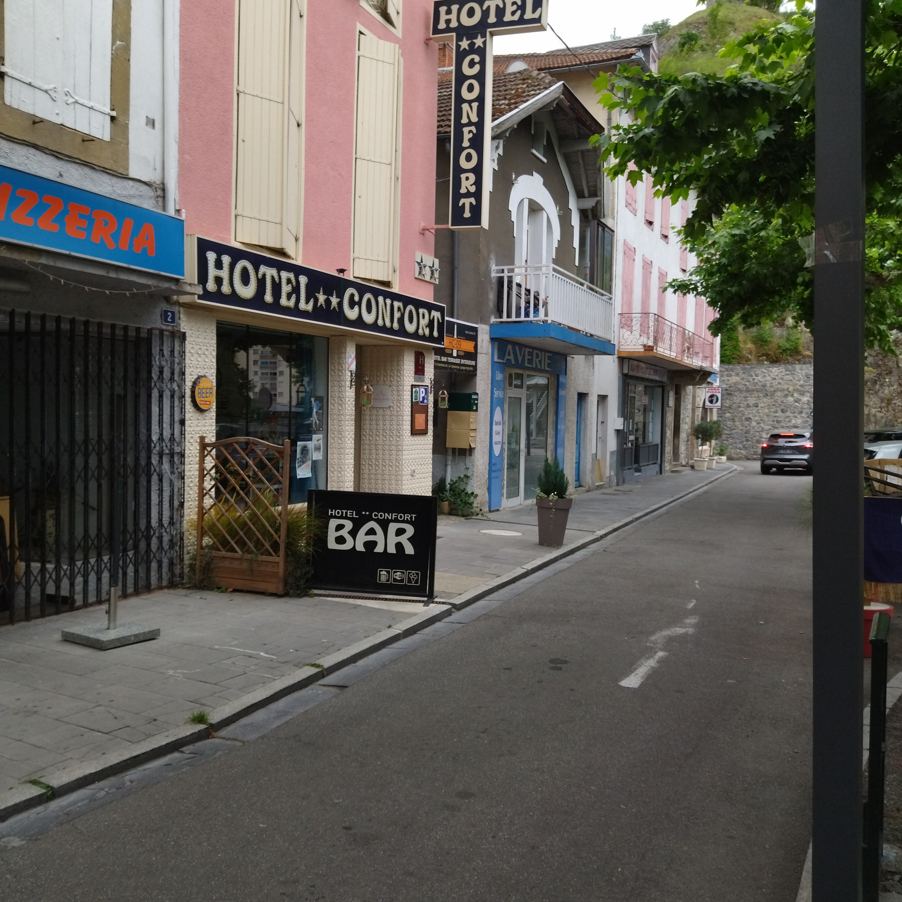 Photo n° 3 de l'avis de MOUNY-LATCHIMY.A fait le 04/06/2022 à 12:03