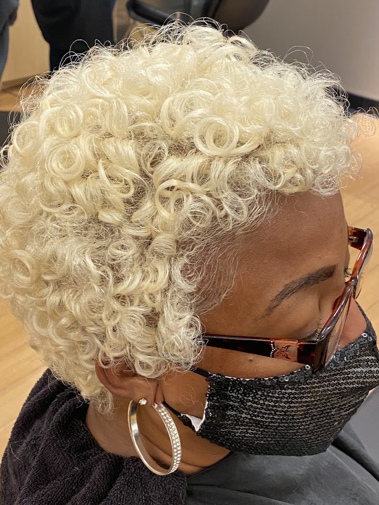 J & T Beauty Bar and Salon 30078