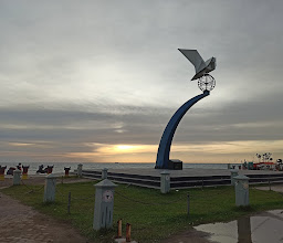 Monumen Gempa Padang photo