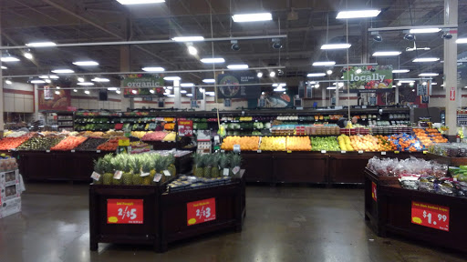 Shopping Mall «Gateway Shopping Center», reviews and photos, 9924 NE Halsey St, Portland, OR 97220, USA