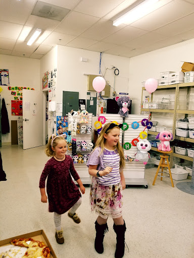 Shopping Mall «Lincoln City Outlets», reviews and photos, 1500 SE East Devils Lake Rd, Lincoln City, OR 97367, USA