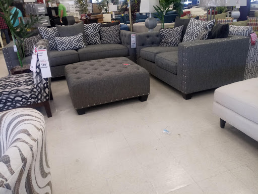 Outlet Store «Rooms To Go Outlet Furniture Store - Hialeah», reviews and photos, 750 W 49th St, Hialeah, FL 33012, USA