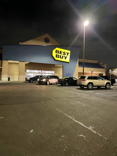 Electronics Store «Best Buy», reviews and photos, 16221 Ford Rd, Dearborn, MI 48126, USA