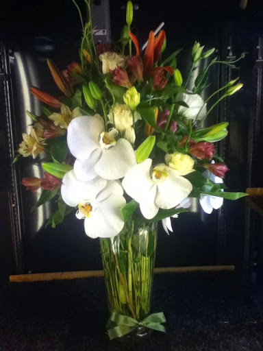 Florist «Showers of Flowers», reviews and photos, 3850 San Pablo Ave # 100, Emeryville, CA 94608, USA