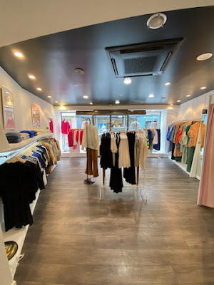 LA PETITE BOUTIQUE DE NAOMIE LAVAL / centre ville à Laval