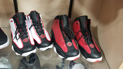 Shopping Mall «Mitchell Mall», reviews and photos, 1020 W Historic Mitchell St, Milwaukee, WI 53204, USA