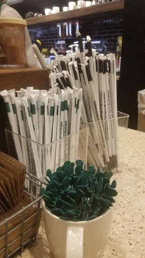 Shopping Mall «Seacliff Village Shopping Center», reviews and photos, Yorktown St & Main St, Huntington Beach, CA 92648, USA