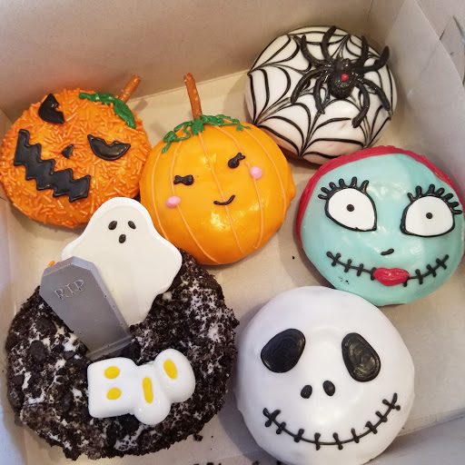 Donut Shop «Spudnuts Donuts», reviews and photos, 8225 Topanga Canyon Blvd, Canoga Park, CA 91304, USA