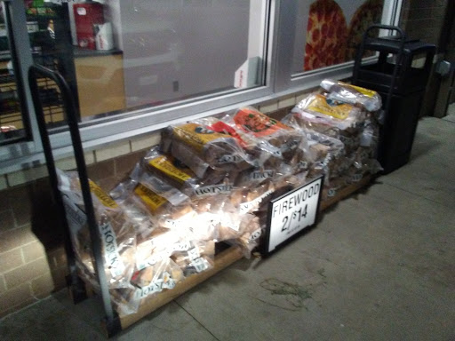 Convenience Store «Kum & Go», reviews and photos, 101 Village Dr, Tiffin, IA 52340, USA