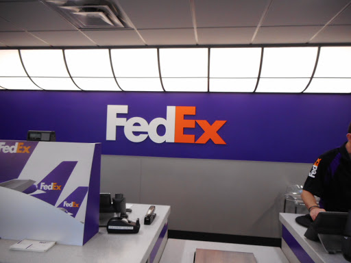 Shipping and Mailing Service «FedEx Ship Center», reviews and photos, 10601 Murdock Dr, Knoxville, TN 37932, USA