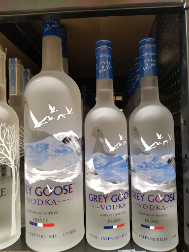 Liquor Store «Gold Crown Liquors Store», reviews and photos, 3425 N Clark St, Chicago, IL 60657, USA