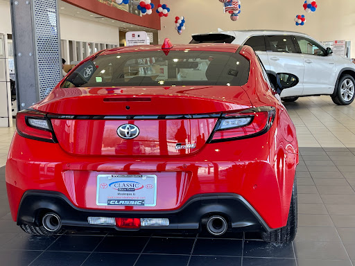 Car Dealer «Classic Toyota», reviews and photos, 515 N Green Bay Rd, Waukegan, IL 60085, USA