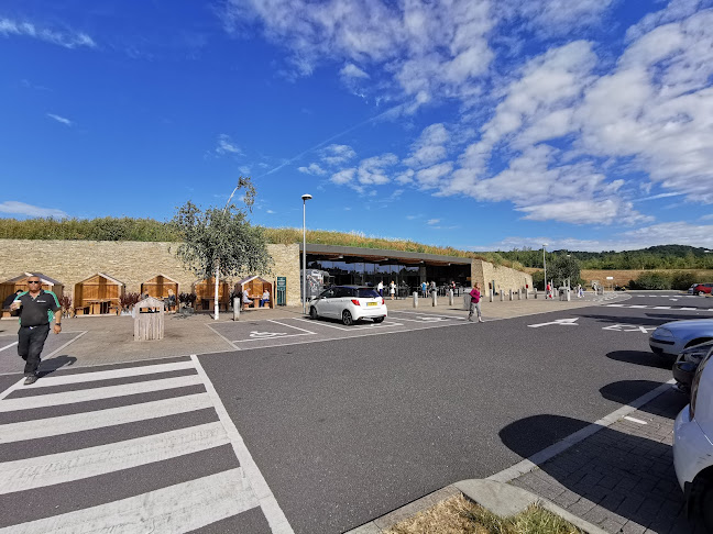 Comments and reviews of Gloucester Services Northbound