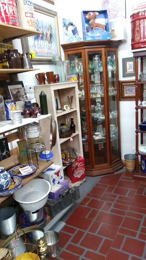 Pet Supply Store «Red Dog Hound & Pet Supply», reviews and photos, 3017 S Sheridan Rd, Tulsa, OK 74129, USA