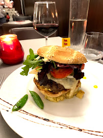 Hamburger du Restaurant français Restaurant Le Canard Royal à Pau - n°11