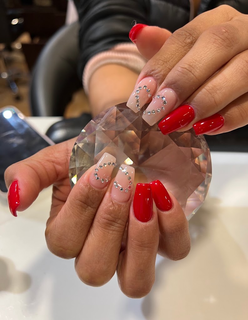 Nail Essence & Spa 01749