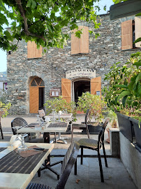 Atmosphère du Restaurant La Place à San-Martino-di-Lota - n°3