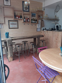 Atmosphère du Bar-restaurant à huîtres L' ANNEXE Fromentine. Vendée. à La Barre-de-Monts - n°7