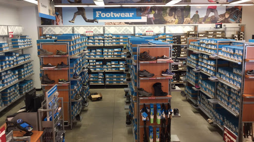 Sportswear Store «Columbia Sportswear Outlet Store at Tanger Outlets», reviews and photos, 200 Tanger Mall Dr #221, Riverhead, NY 11901, USA