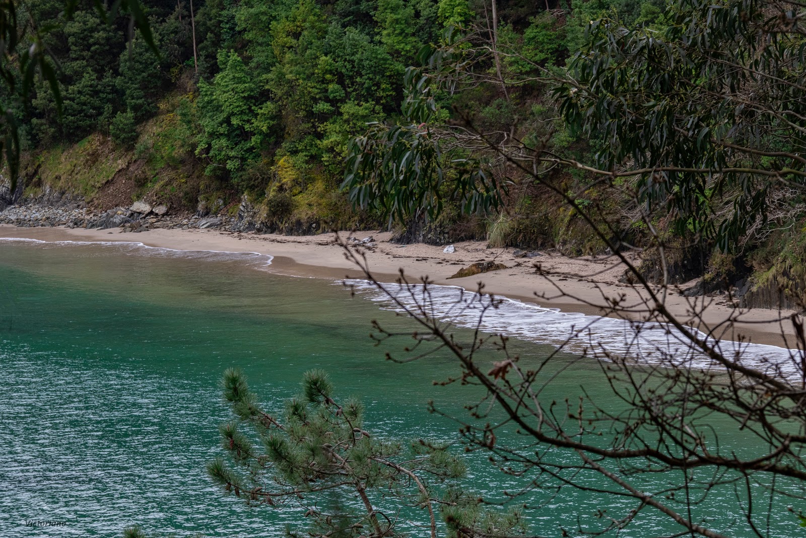 Foto van Praia Arnela en de nederzetting