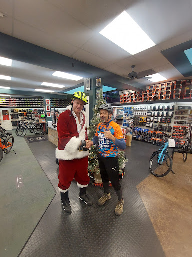 Bicycle Repair Shop «Bike World in Alamo Heights», reviews and photos, 5911 Broadway St, Alamo Heights, TX 78209, USA