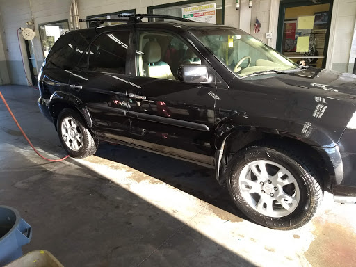 Car Wash «Squeaky Clean Car Wash and Lube Center», reviews and photos, 2381 Foxon Rd, North Branford, CT 06471, USA