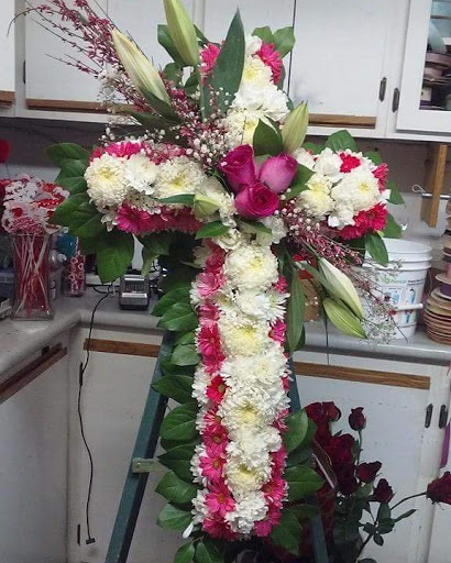 Florist «State Street Flowers & More», reviews and photos, 8401 State St, South Gate, CA 90280, USA