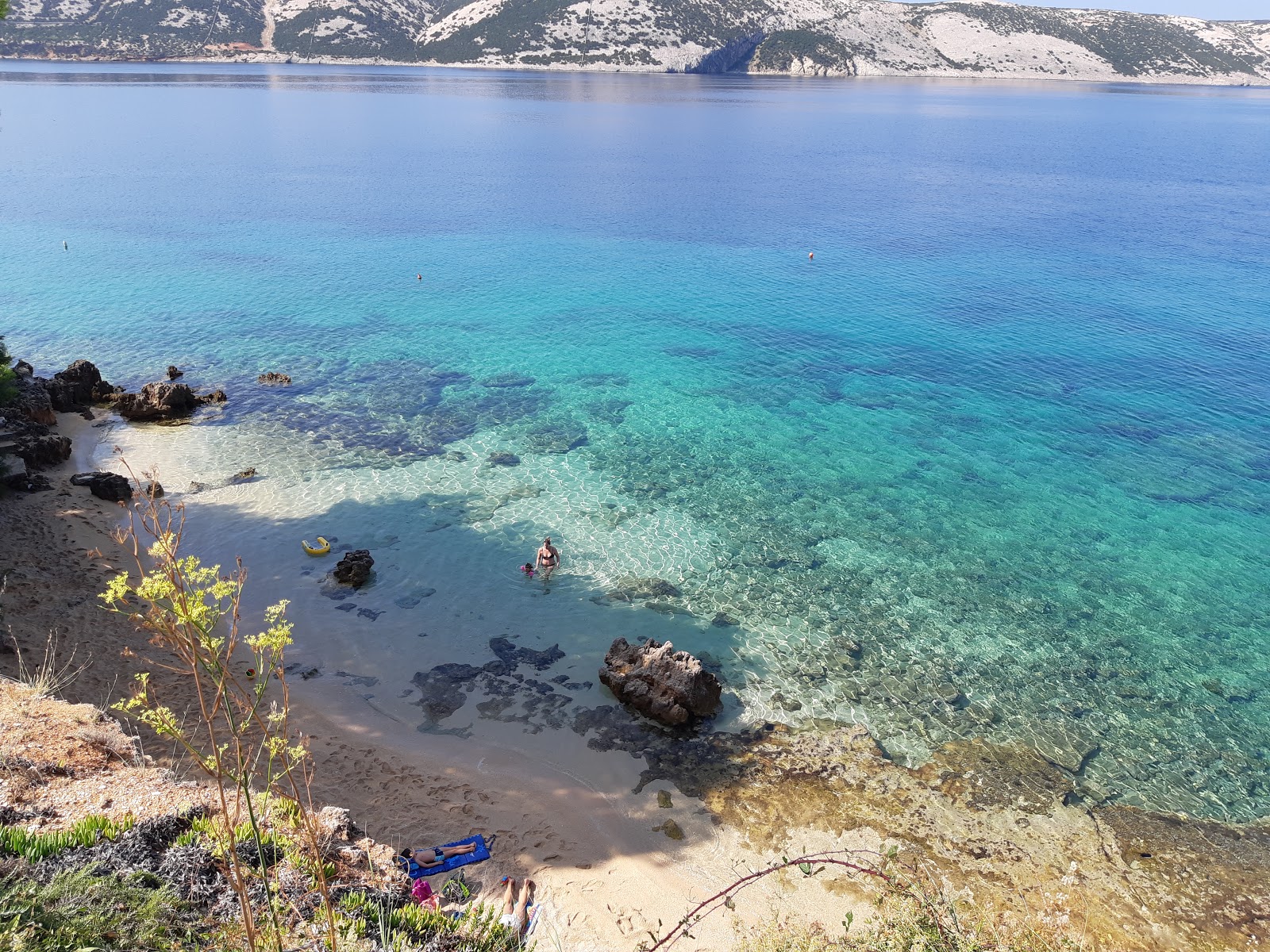 Uljak beach的照片 带有轻质细卵石表面