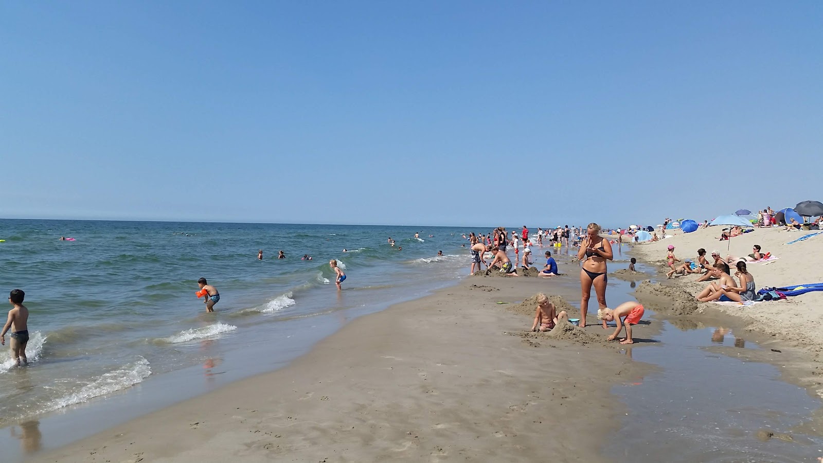Foto von Camperduin Beach mit beiger sand Oberfläche