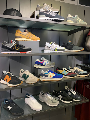 Shoe Store «New Balance Bellevue», reviews and photos, 823 Bellevue Way NE #100, Bellevue, WA 98004, USA